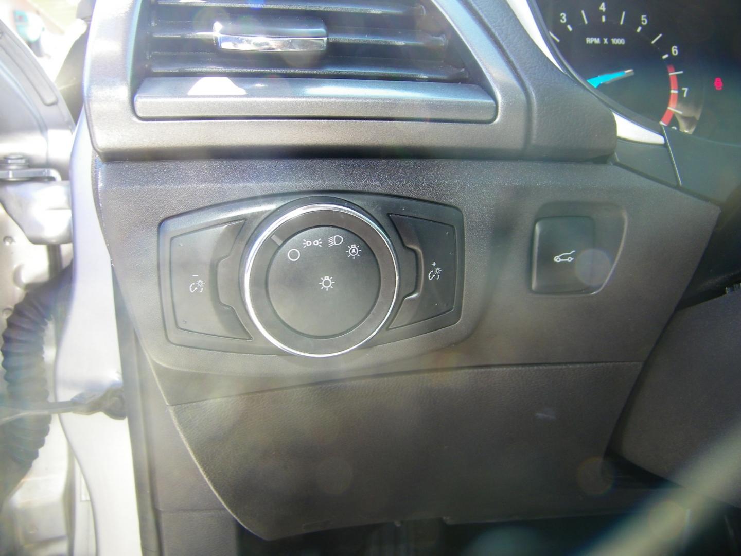 2014 Silver /Grey Ford Fusion S (1FA6P0G79E5) with an 2.5L I4 engine, Automatic transmission, located at 4000 Bee Ridge Road, Sarasota, FL, 34233, (941) 926-0300, 27.298664, -82.489151 - Photo#17